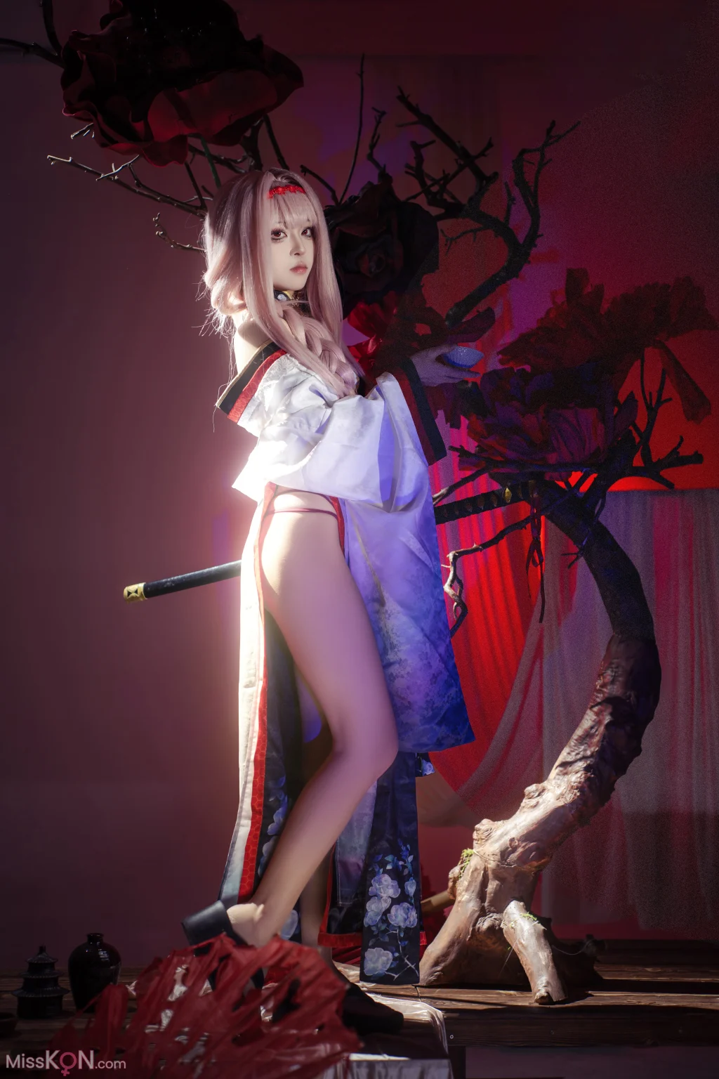 Coser@矢量鱼: Nikke胜利女神-暗莲 (30 photos)