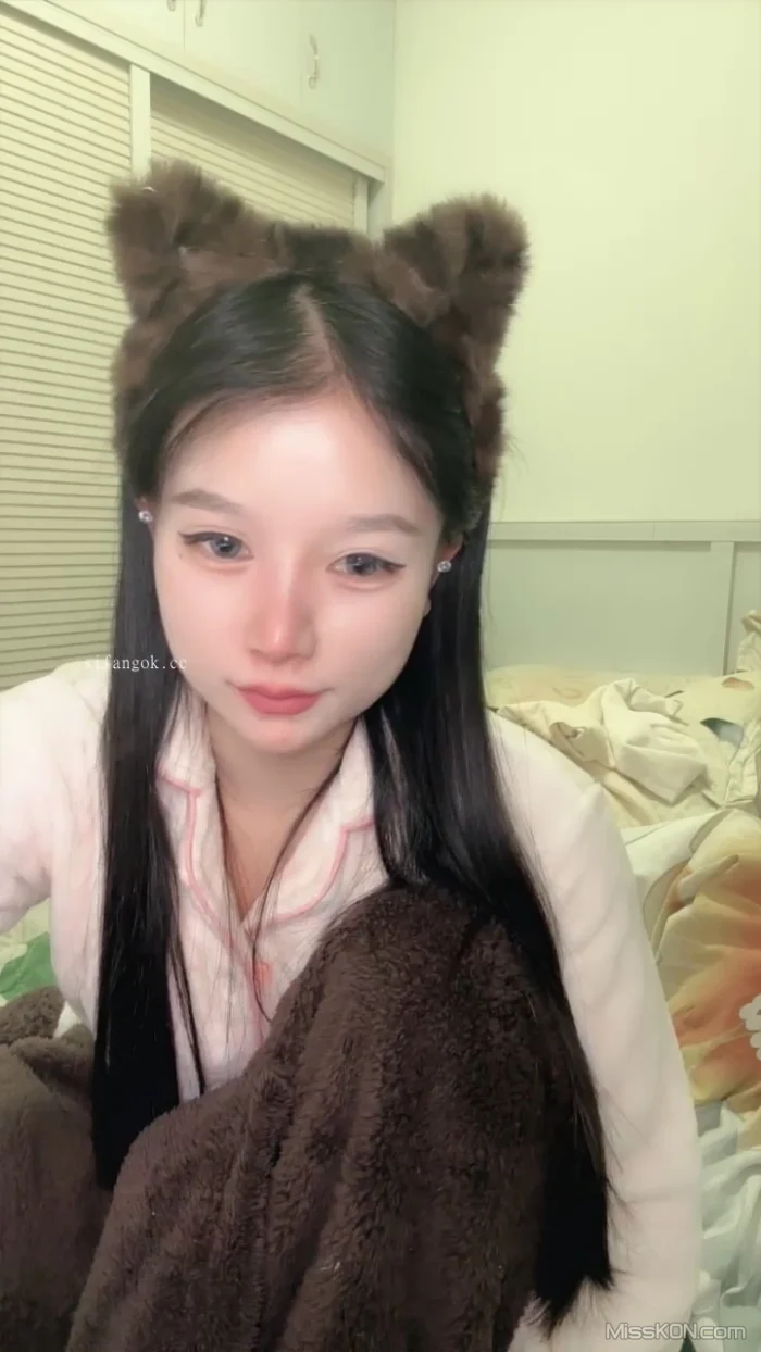 么凹新人猫: 校花级女神 真的好漂亮 无套实战 (27 photos + 6 videos)