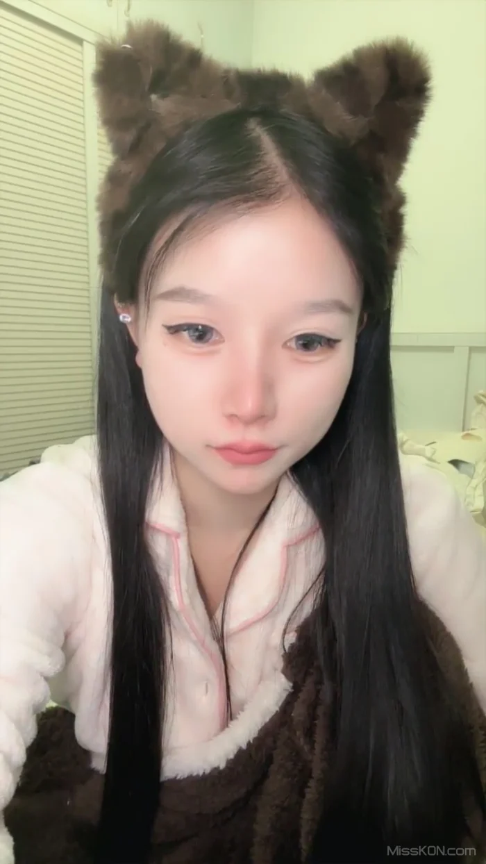 么凹新人猫: 校花级女神 真的好漂亮 无套实战 (27 photos + 6 videos)