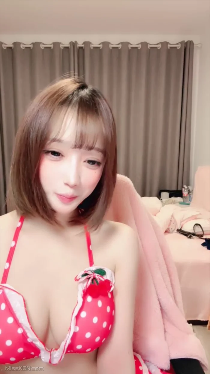 性感小兔: 女神超级名场面 首次喷水 (38 photos + 8 videos)