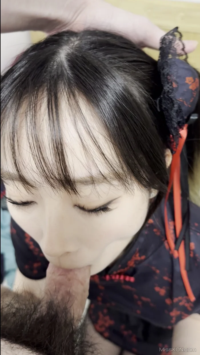 刘一染: 爱吃鸡鸡的眼镜熟悉面孔 (63 photos + 31 videos)
