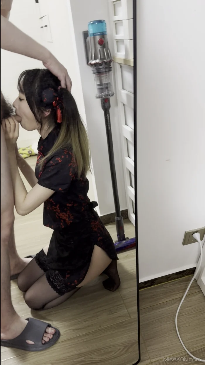 刘一染: 爱吃鸡鸡的眼镜熟悉面孔 (63 photos + 31 videos)