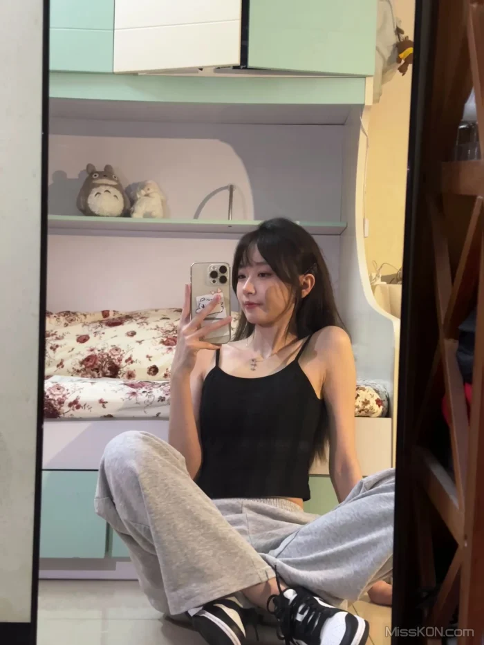 刘一染: 爱吃鸡鸡的眼镜熟悉面孔 (63 photos + 31 videos) – Page 2