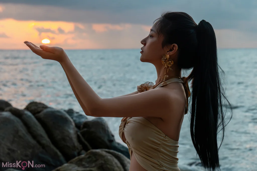 Coser@年年Nnian: 海边维纳斯 (80 photos)
