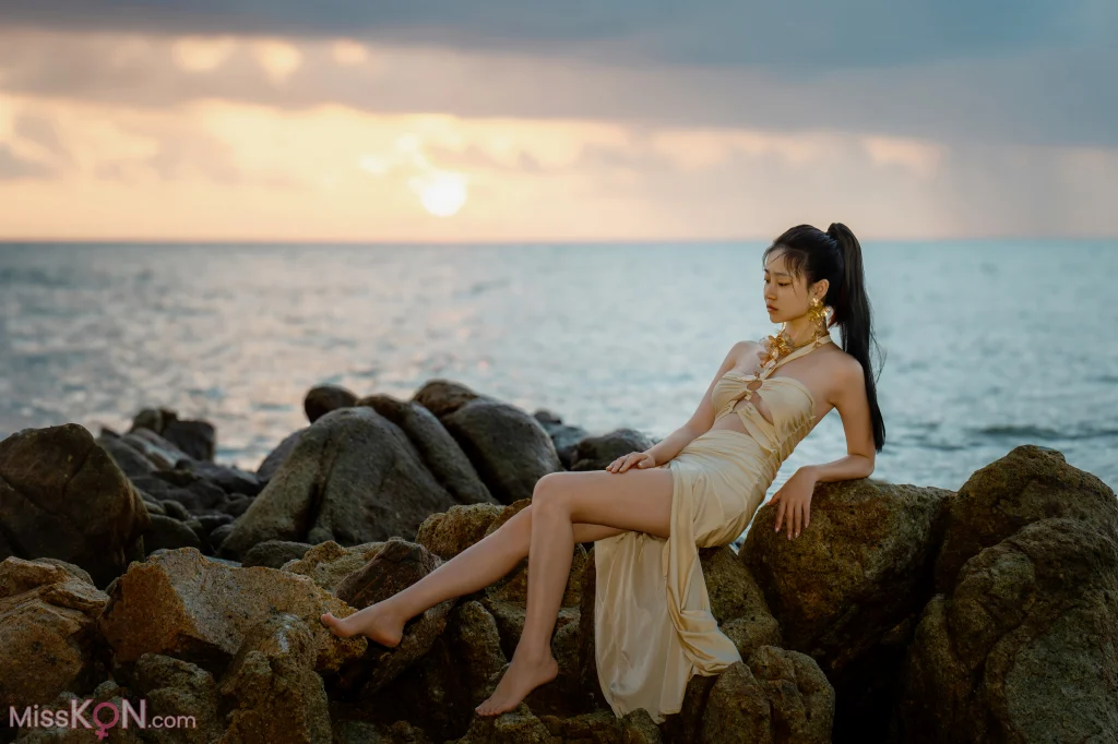 Coser@年年Nnian: 海边维纳斯 (80 photos)