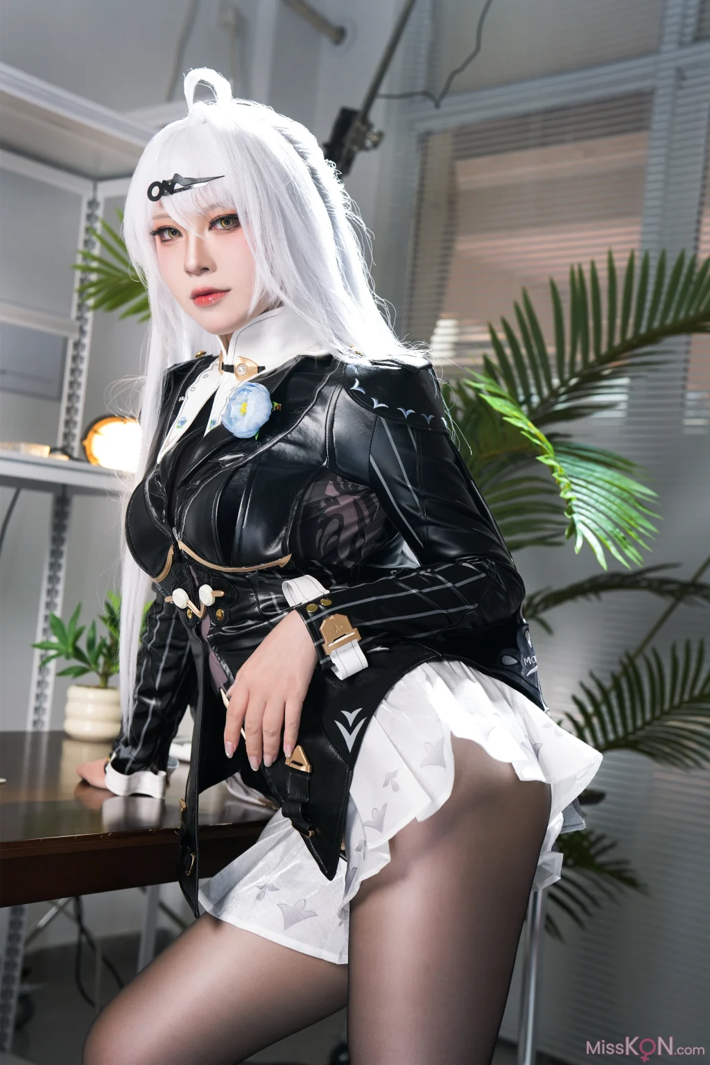 Coser@半半子: 绝区零 儀玄師匠 墨形影踪 (51 photos + 4 videos)