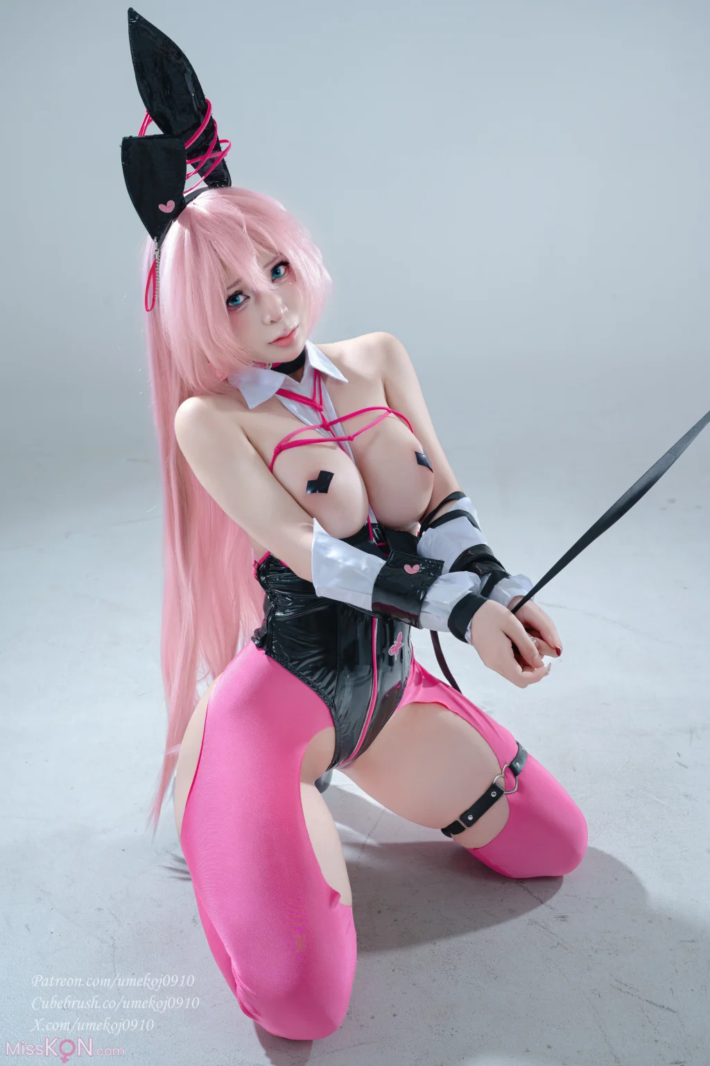 Coser@UmekoJ: Velvet Sensual Rabbit 「NIKKE」 (72 photos + 8 videos)