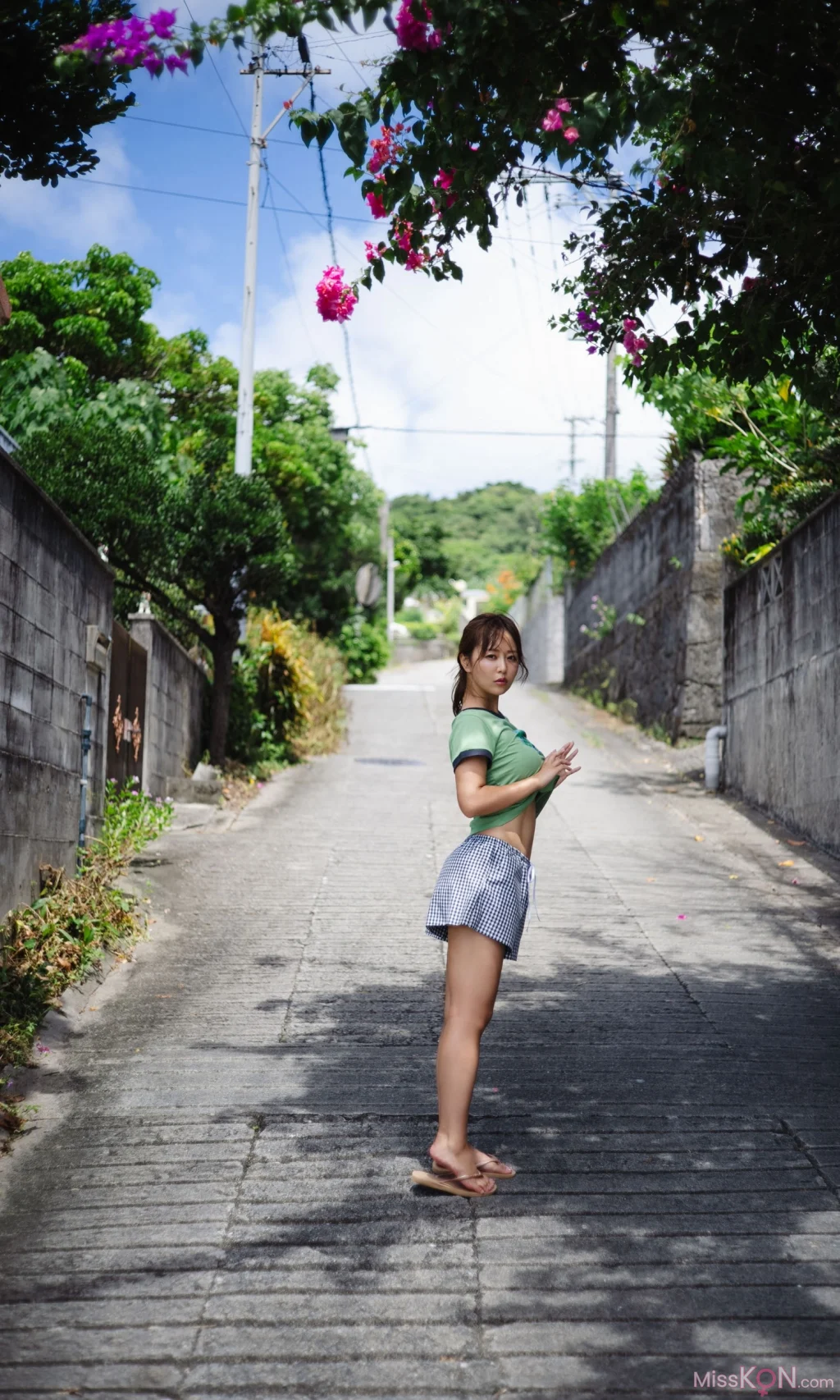 [JP] Yuka Iguchi (井口裕香): 『週プレ プラス！』アザーカット集「続・恋する沖縄。～prologue～」 (週プレ PHOTO BOOK) (43 photos) – Page 2