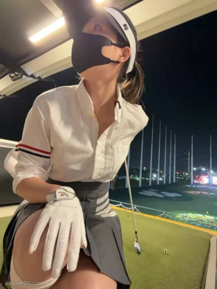 Lucky-cat88: 露出小美女 挑战公共场合露出 高尔夫球场 网吧 出租车 #01 (69 photos + 13 videos)