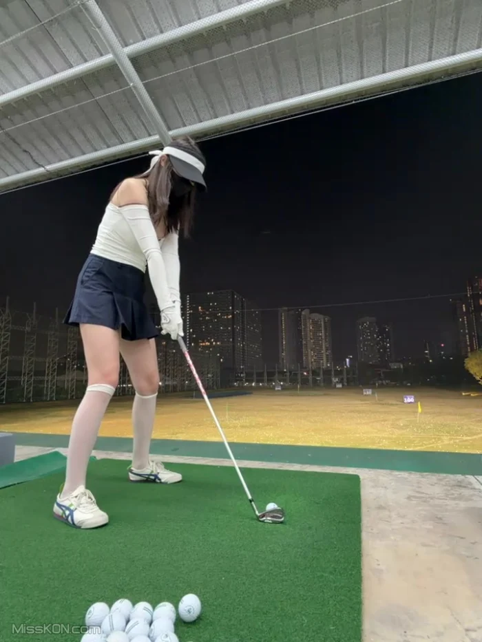 Lucky-cat88: 露出小美女 挑战公共场合露出 高尔夫球场 网吧 出租车 #01 (69 photos + 13 videos)