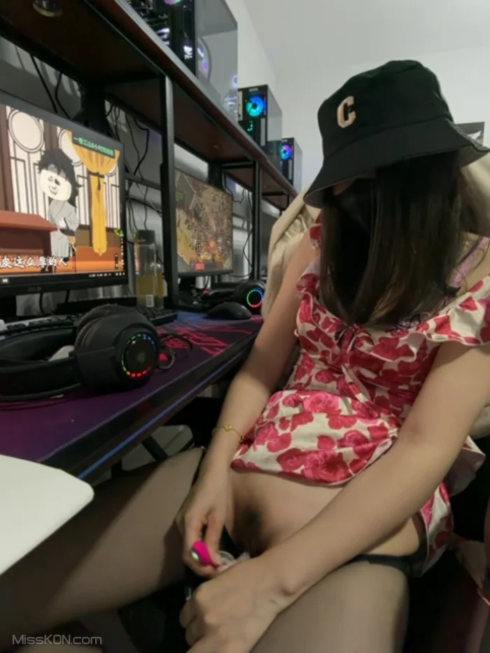 Lucky-cat88: 露出小美女 挑战公共场合露出 高尔夫球场 网吧 出租车 #01 (69 photos + 13 videos) – Page 2