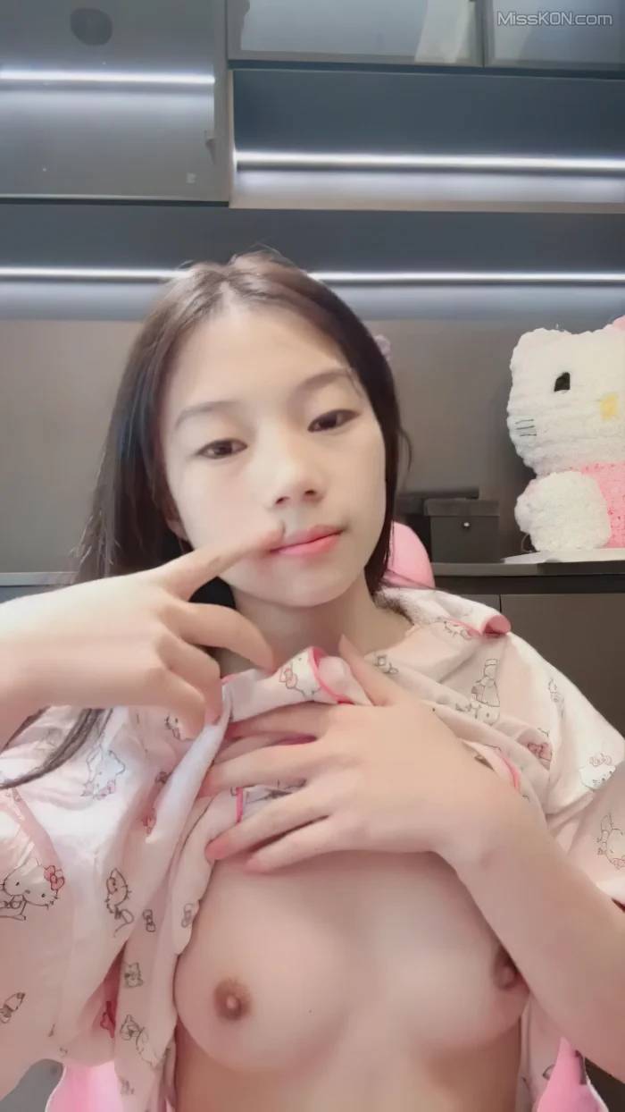 吧啦: 清纯少女下海 边跳边脱光光 (42 photos + 4 videos)