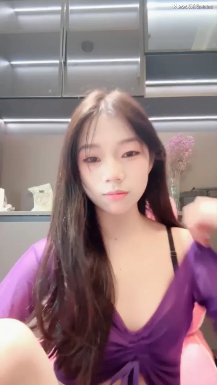 吧啦: 清纯少女下海 边跳边脱光光 (42 photos + 4 videos)