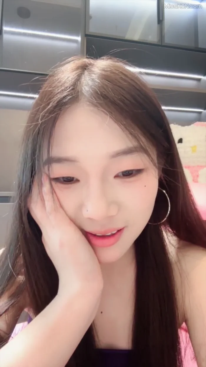 吧啦: 清纯少女下海 边跳边脱光光 (42 photos + 4 videos)