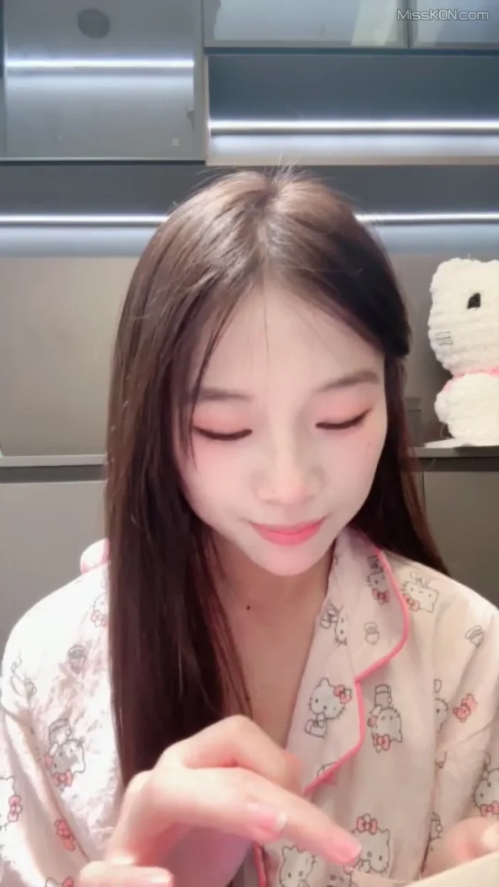 吧啦: 清纯少女下海 边跳边脱光光 (42 photos + 4 videos) – Page 2