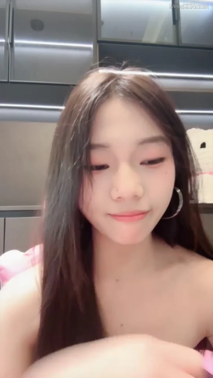 吧啦: 清纯少女下海 边跳边脱光光 (42 photos + 4 videos) – Page 2