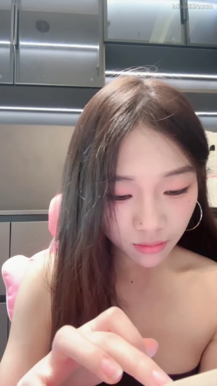 吧啦: 清纯少女下海 边跳边脱光光 (42 photos + 4 videos) – Page 2