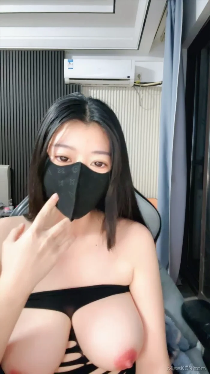 大萌妹F: 瞳孔海啸 稀有G乳 罕见波霸学妹摇舞奶子狂甩 (39 photos + 5 videos)