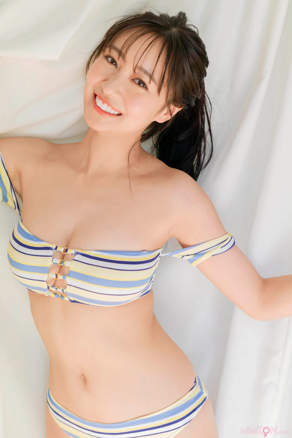 [JP] Aoi Mizobata (溝端葵): FRIDAYデジタル写真集 夏のはじめ (71 photos) – Page 3