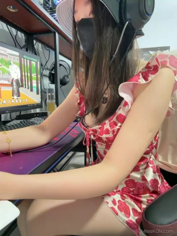 Lucky-cat88: 露出小美女 挑战公共场合露出 高尔夫球场 网吧 出租车 #04 (44 photos + 11 videos)