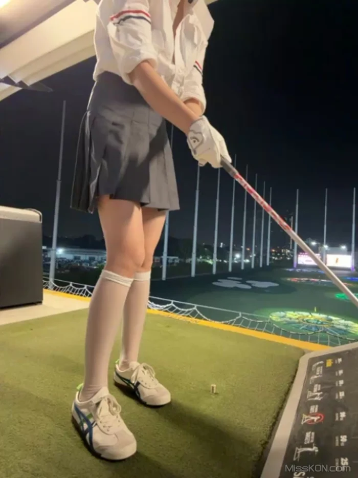 Lucky-cat88: 露出小美女 挑战公共场合露出 高尔夫球场 网吧 出租车 #04 (44 photos + 11 videos)
