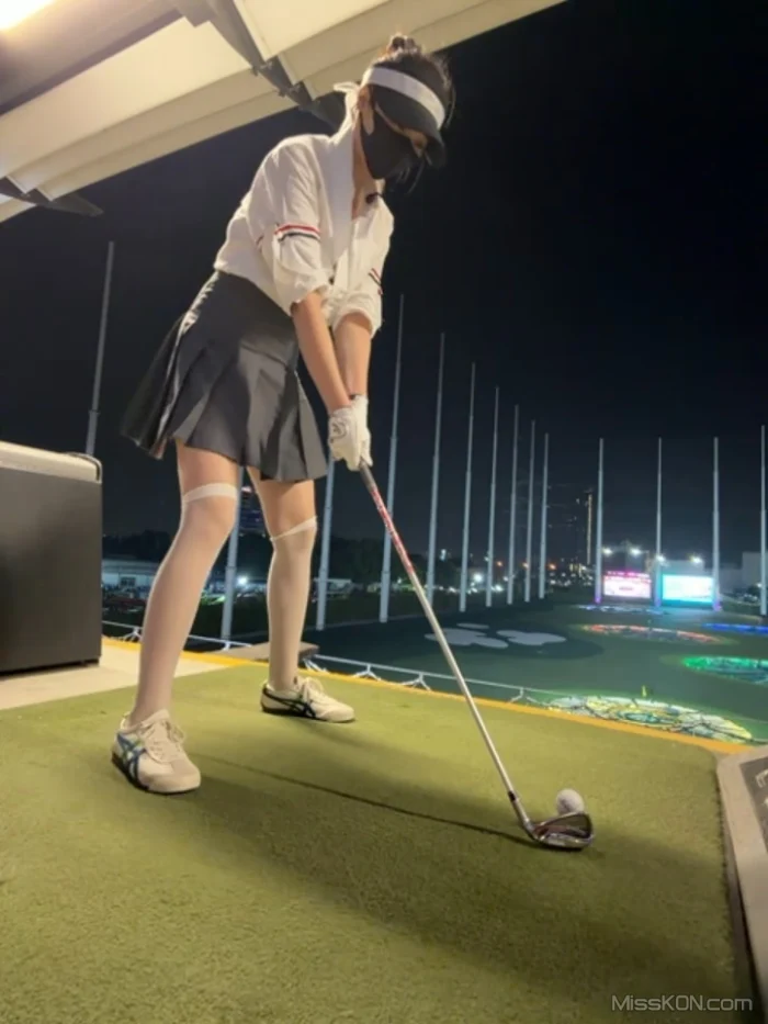 Lucky-cat88: 露出小美女 挑战公共场合露出 高尔夫球场 网吧 出租车 #04 (44 photos + 11 videos)