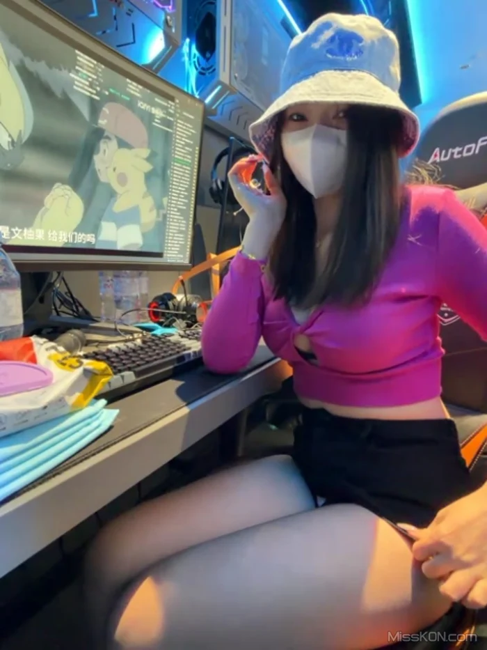 Lucky-cat88: 露出小美女 挑战公共场合露出 高尔夫球场 网吧 出租车 #05 (40 photos + 12 videos)