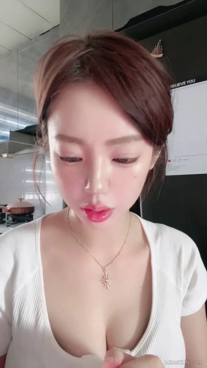 美美子Ya: 多彩随缘播外围 上下真空诱惑 道具喷水秀 #01 (47 photos + 8 videos)