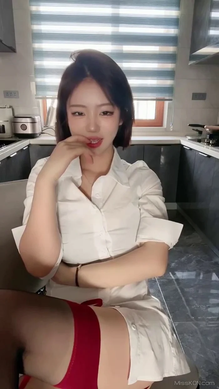 美美子Ya: 多彩随缘播外围 上下真空诱惑 道具喷水秀 #01 (47 photos + 8 videos) – Page 2