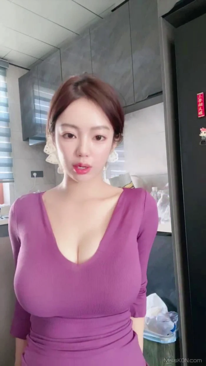 美美子Ya: 多彩随缘播外围 上下真空诱惑 道具喷水秀 #02 (42 photos + 8 videos)
