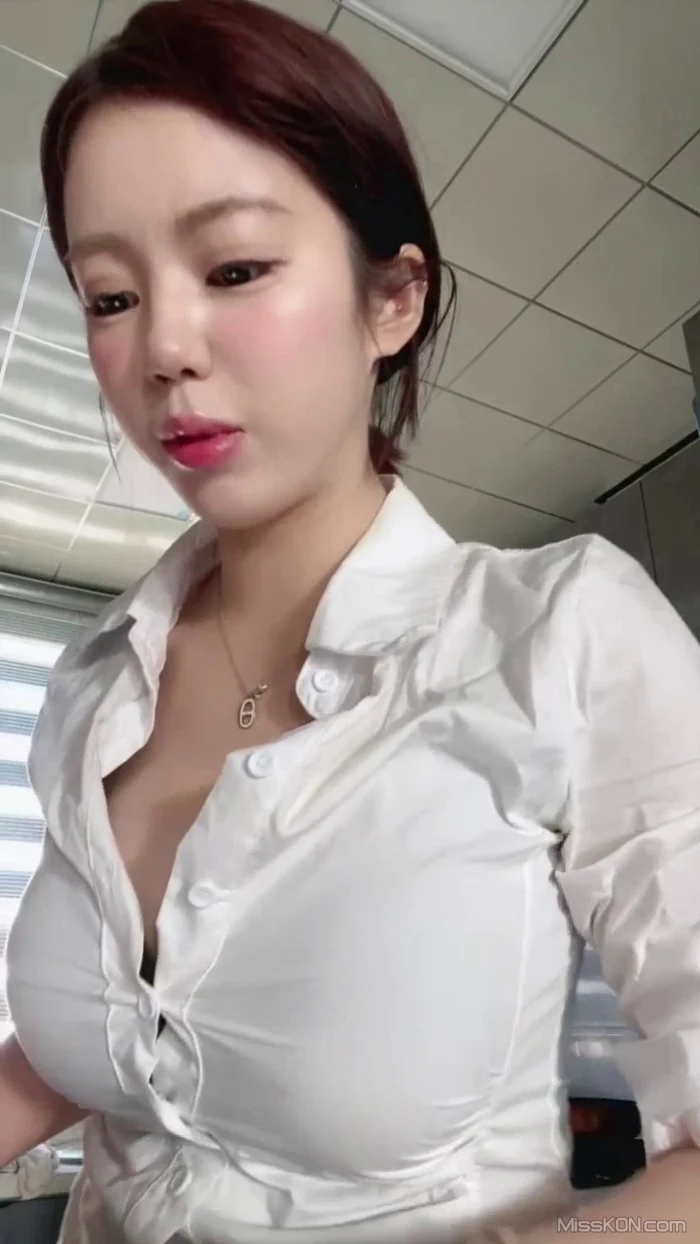 美美子Ya: 多彩随缘播外围 上下真空诱惑 道具喷水秀 #02 (42 photos + 8 videos) – Page 2