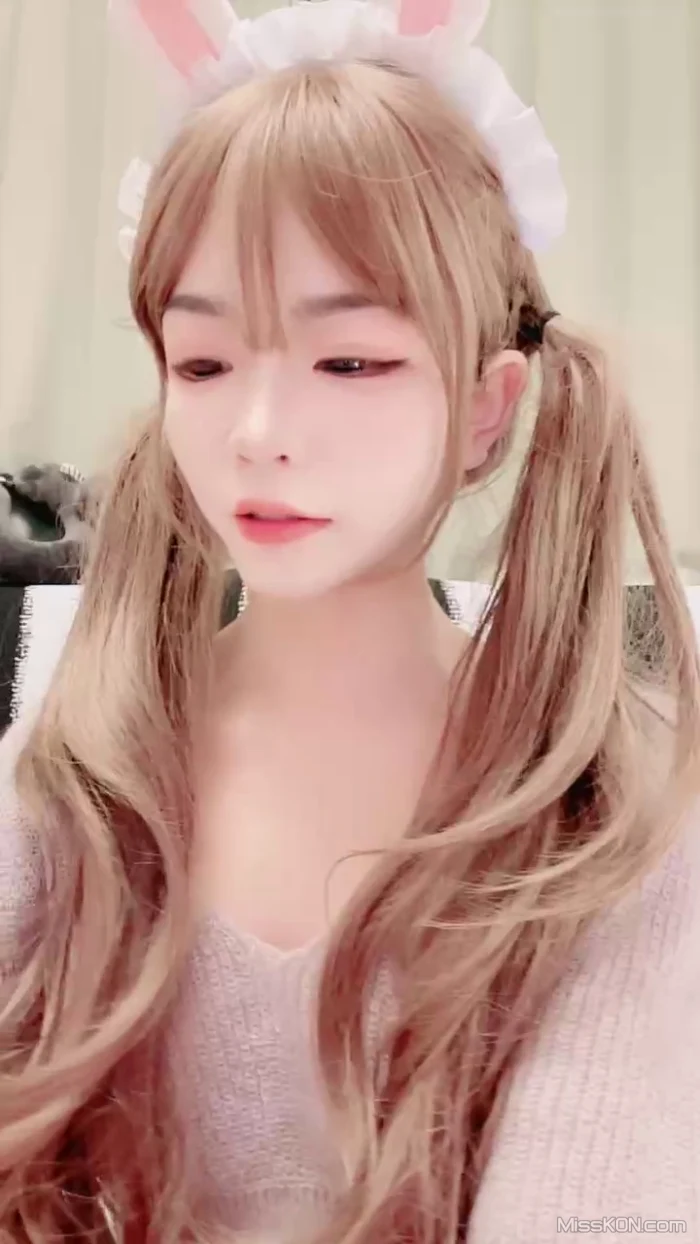 顾只只(苏晴): 甜御完美结合的喷水姬女神视频合集 #02 (47 photos + 3 videos)