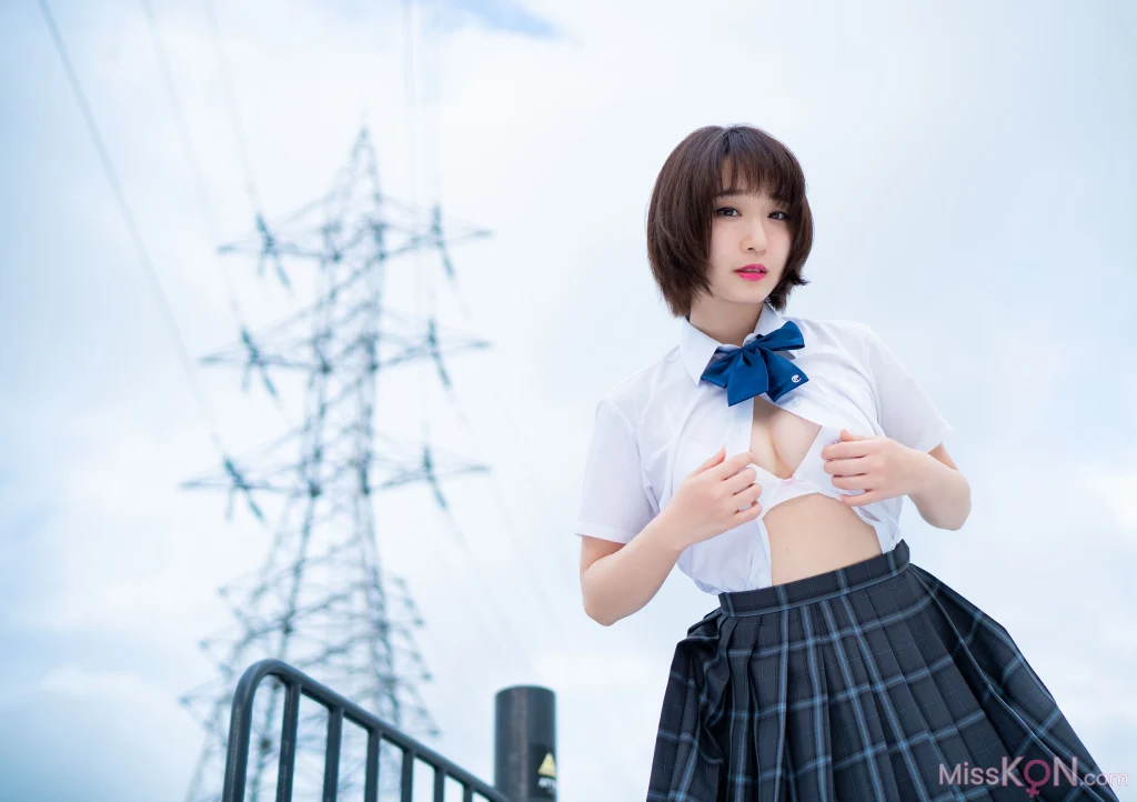 [JP] Moe Iori (伊織もえ): 【デジタル限定 YJ PHOTO BOOK】写真集「制服はちゃんと着なさーい!!」 (33 photos)