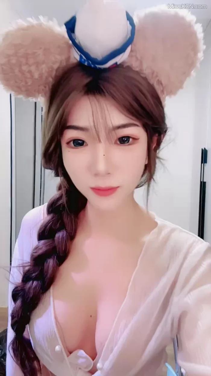 顾只只(苏晴): 甜御完美结合的喷水姬女神视频合集 #03 (44 photos + 5 videos)
