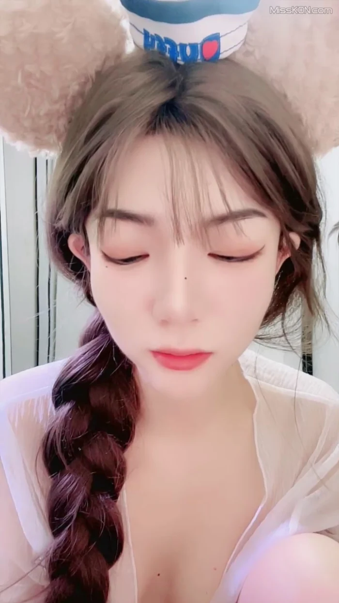 顾只只(苏晴): 甜御完美结合的喷水姬女神视频合集 #03 (44 photos + 5 videos)
