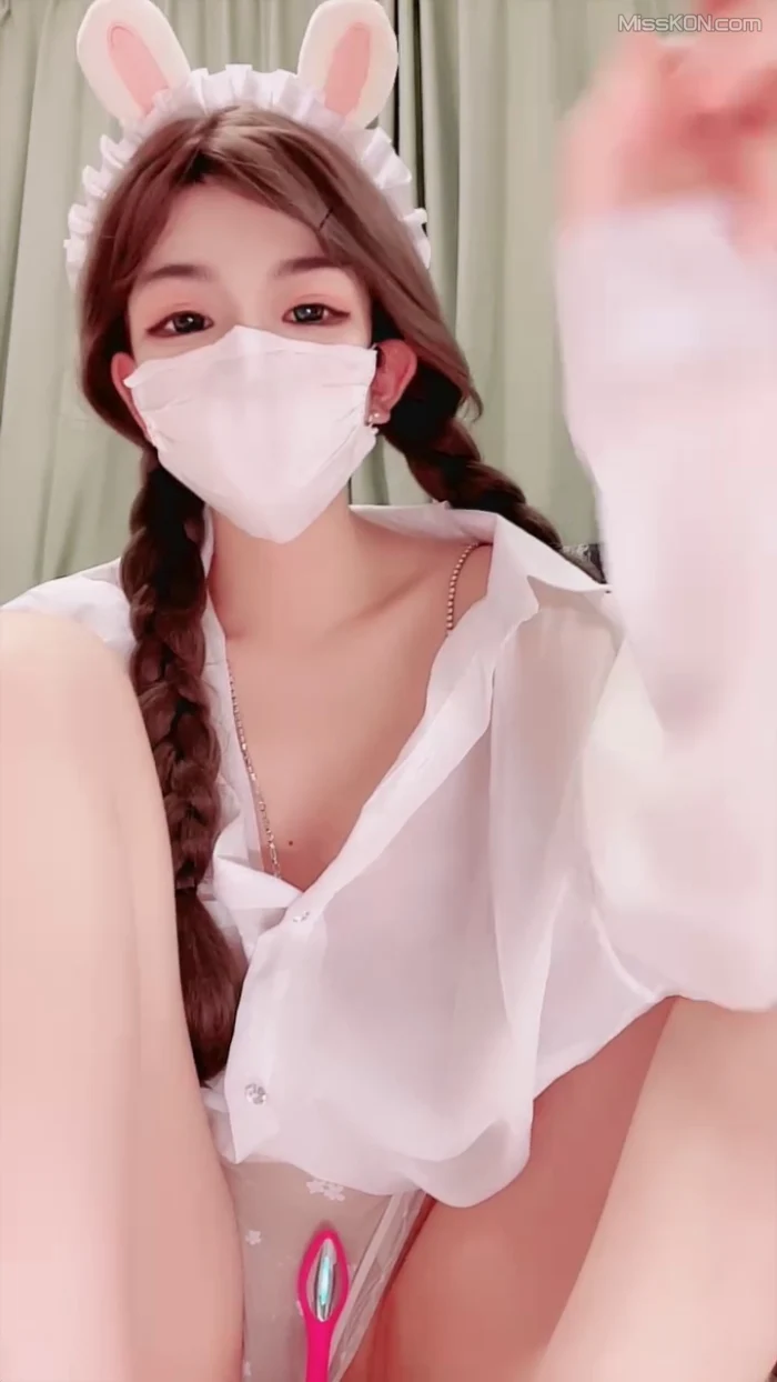 顾只只(苏晴): 甜御完美结合的喷水姬女神视频合集 #03 (44 photos + 5 videos)