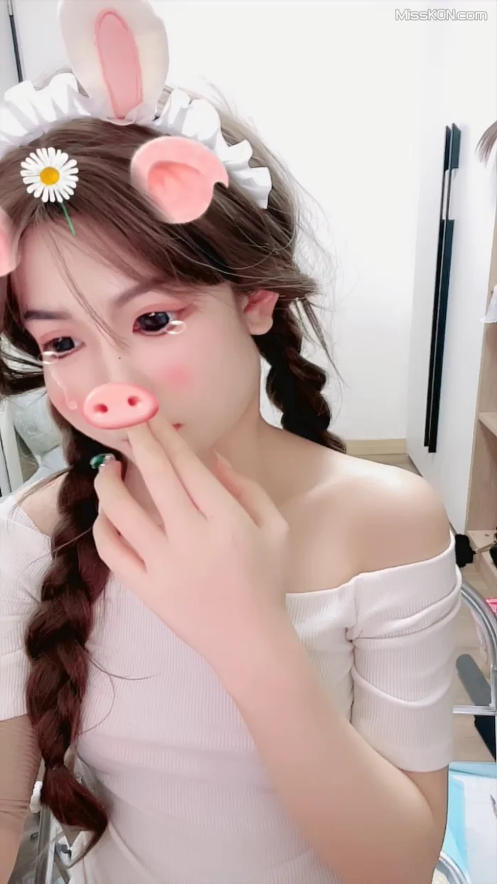 顾只只(苏晴): 甜御完美结合的喷水姬女神视频合集 #03 (44 photos + 5 videos)