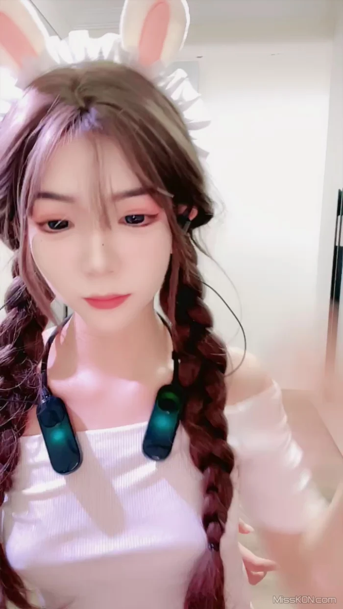 顾只只(苏晴): 甜御完美结合的喷水姬女神视频合集 #04 (43 photos + 5 videos)