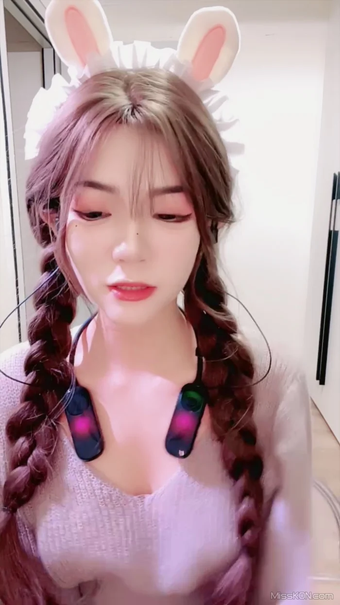 顾只只(苏晴): 甜御完美结合的喷水姬女神视频合集 #04 (43 photos + 5 videos)