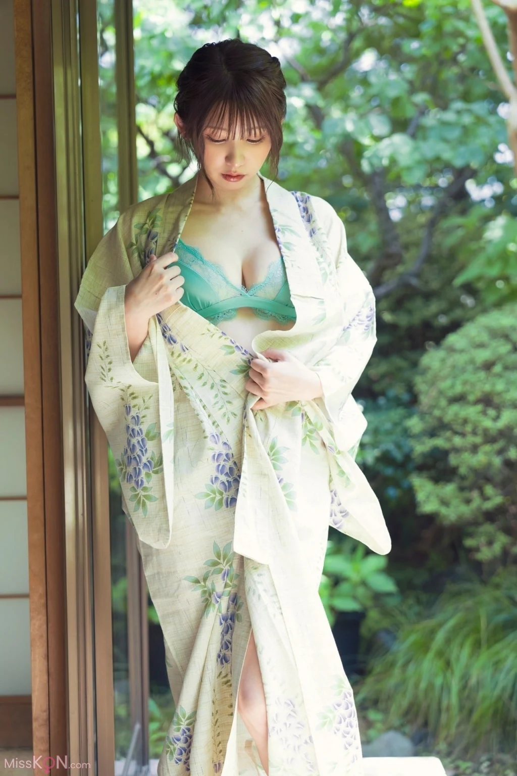 [JP] Enako (えなこ):「和室でときめき」SPA！デジタル写真集 (SPA！BOOKS) (69 photos) – Page 2