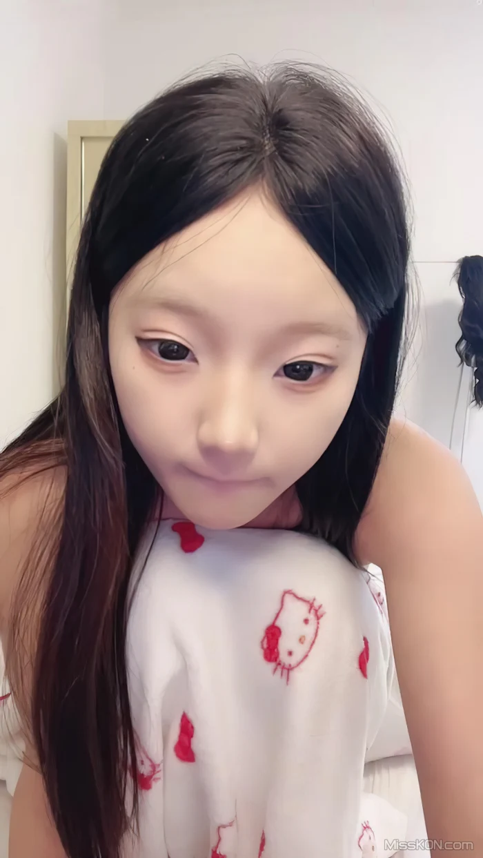 06极品姐妹: 校花下海 粉嫩玉体 全尺度私拍 (28 photos + 1 video)
