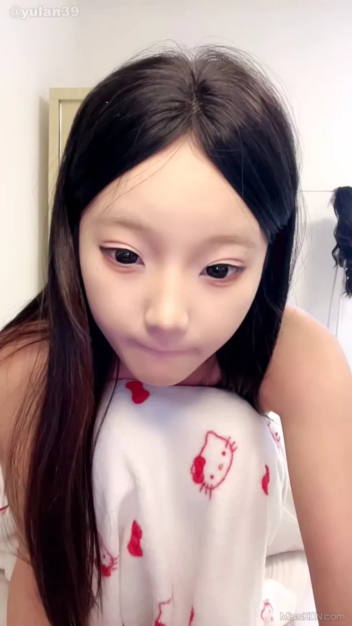 06极品姐妹: 校花下海 粉嫩玉体 全尺度私拍 (28 photos + 1 video)