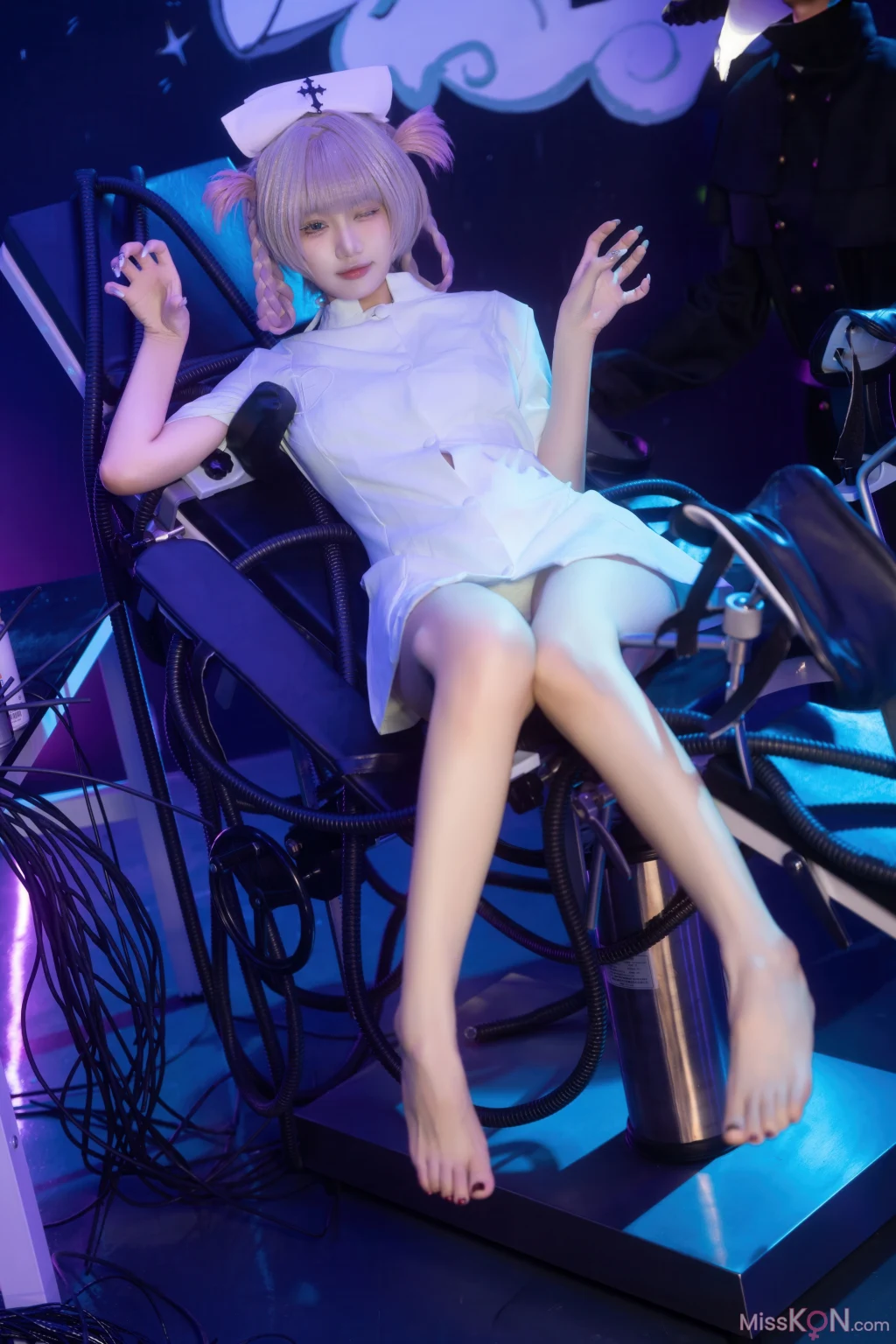Coser@柒柒要乖哦: 彻夜之歌 护士服小荠 (100 photos)