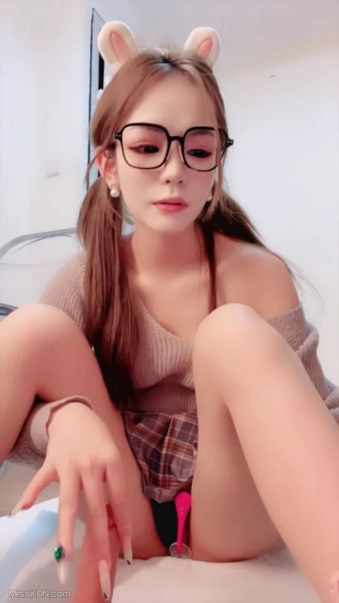 顾只只(苏晴): 甜御完美结合的喷水姬女神视频合集 #05 (48 photos + 5 videos)