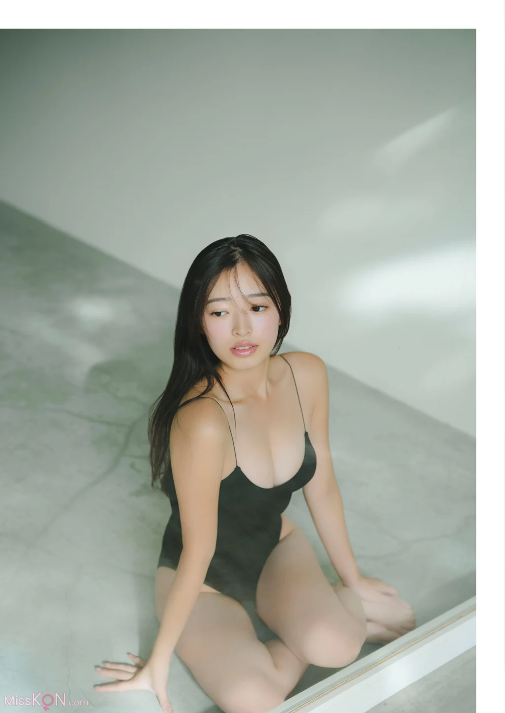 [JP] Kuroe Koharu (黒江こはる): 写真集 「キラキラ輝く瞳」 (59 photos)