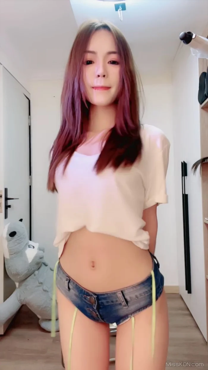顾只只(苏晴): 甜御完美结合的喷水姬女神视频合集 #06 (48 photos + 4 videos)