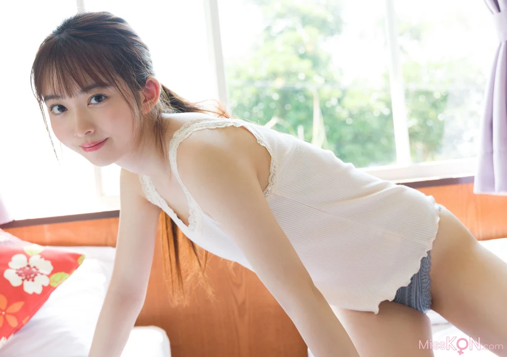 [JP] Suzuka Tsukada (塚田百々花): 写真集「まだまだまだ制コレ’20青春しちゃっていいですか？」 (36 photos)