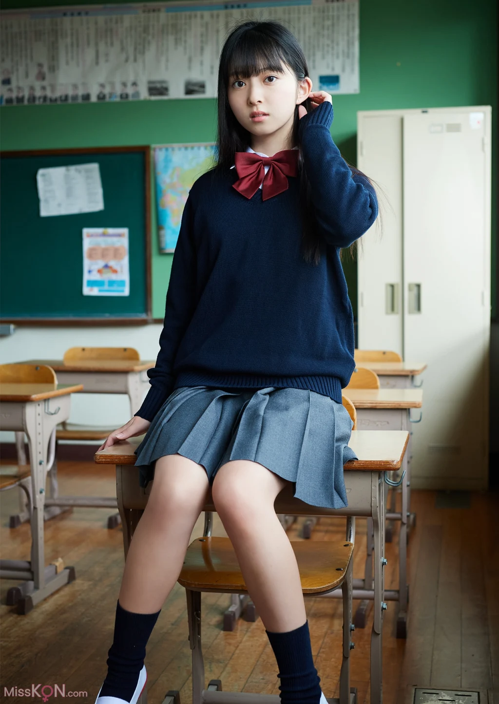 [JP] Suzuka Tsukada (塚田百々花): 写真集「つかだだ！ももかだ！つかももだ！」 (57 photos)