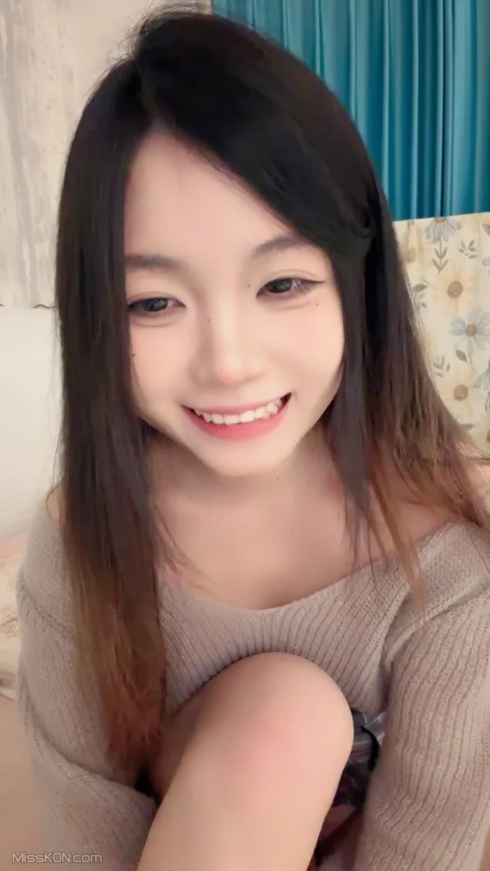 18岁女孩: 校花女神实战记录 难掩丽质娇萌可人 #02 (47 photos + 5 videos)