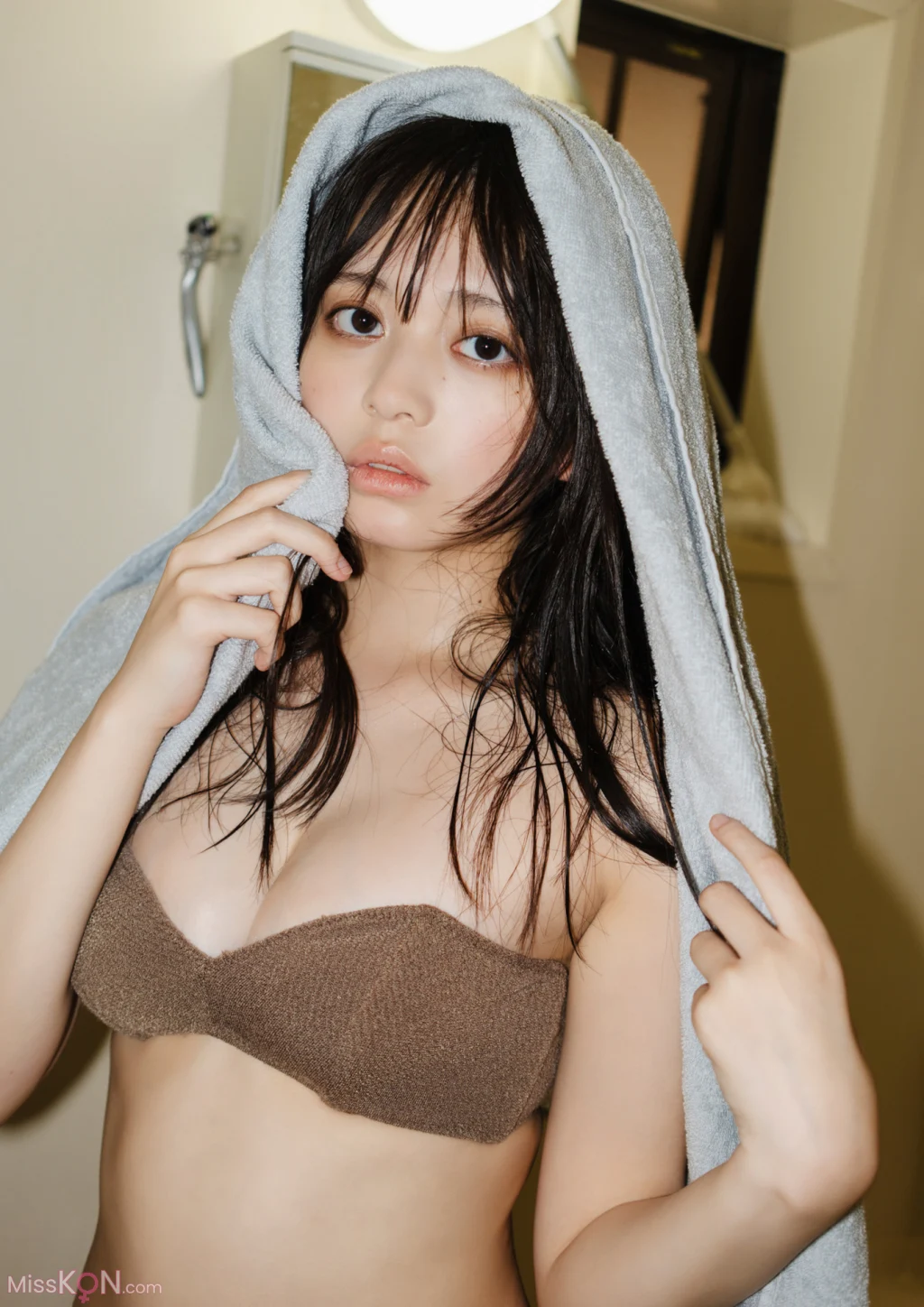 [JP] Mai Horai (蓬莱舞): BRODYデジタル写真集 「アイデン＆ティティ」 (84 photos) – Page 3